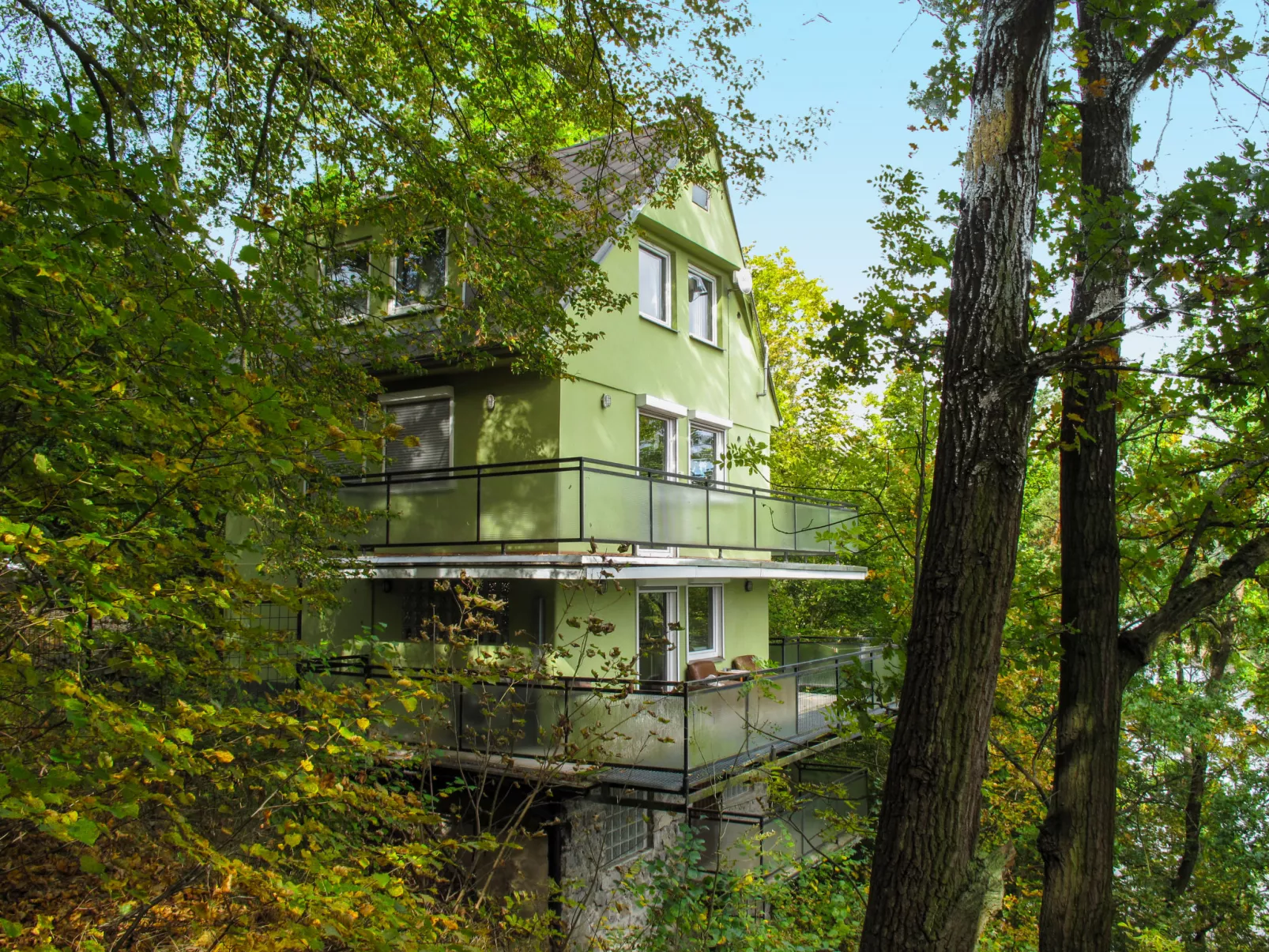 Neznašov-Outside
