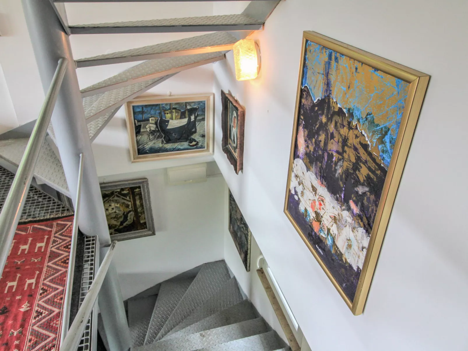 Neznašov-Inside