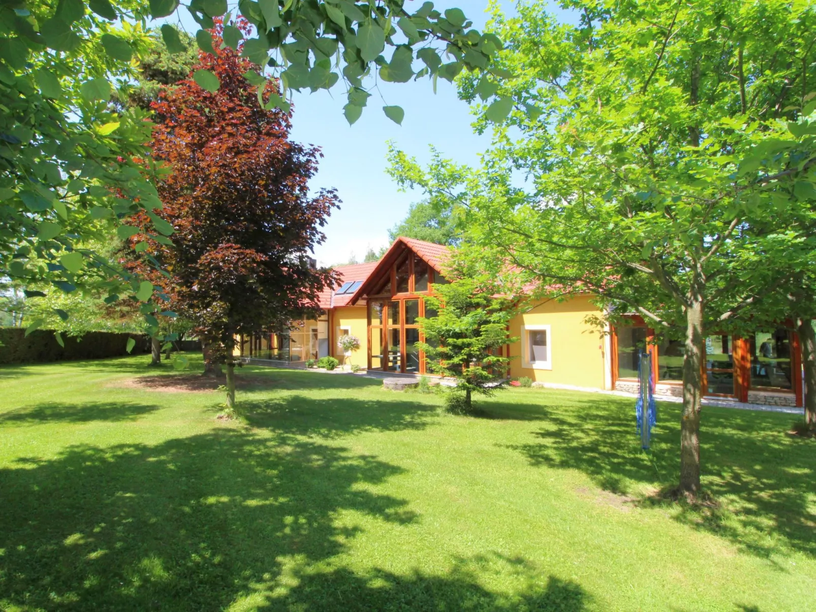 Bzí-Outside