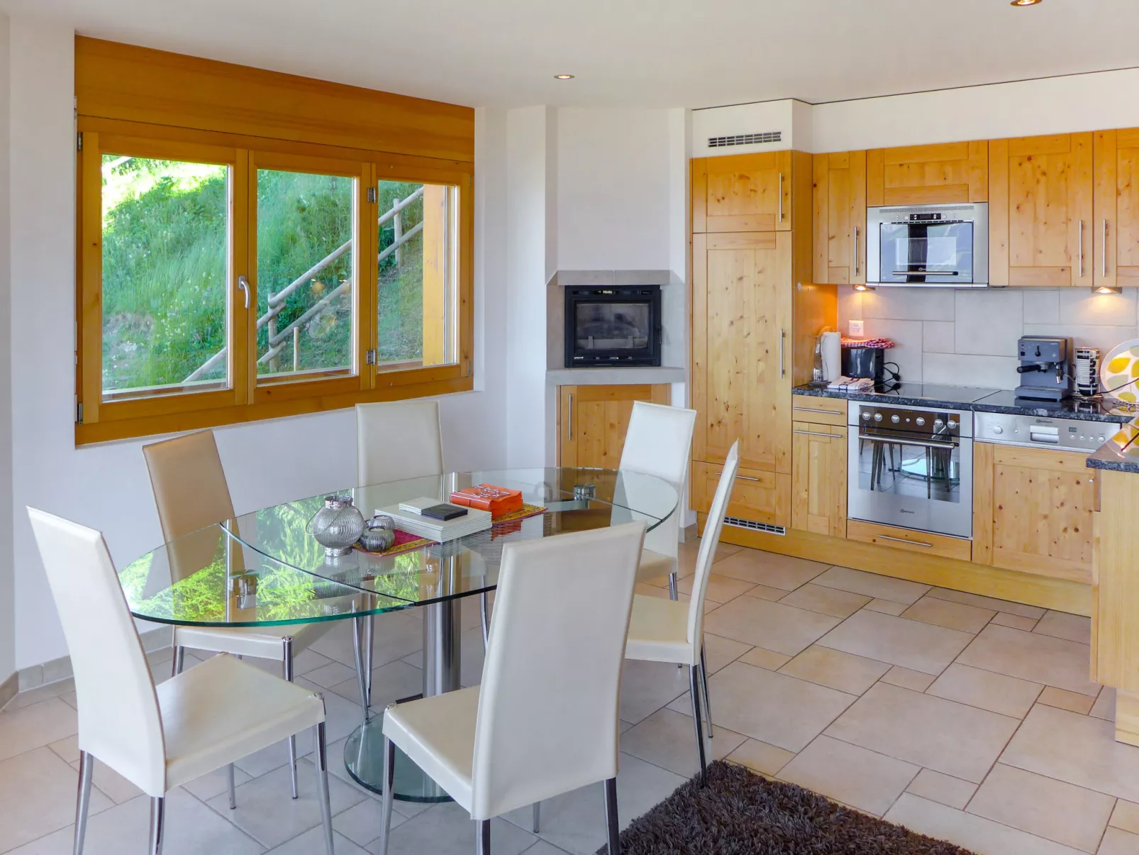 Domaine des Reines B4-Inside