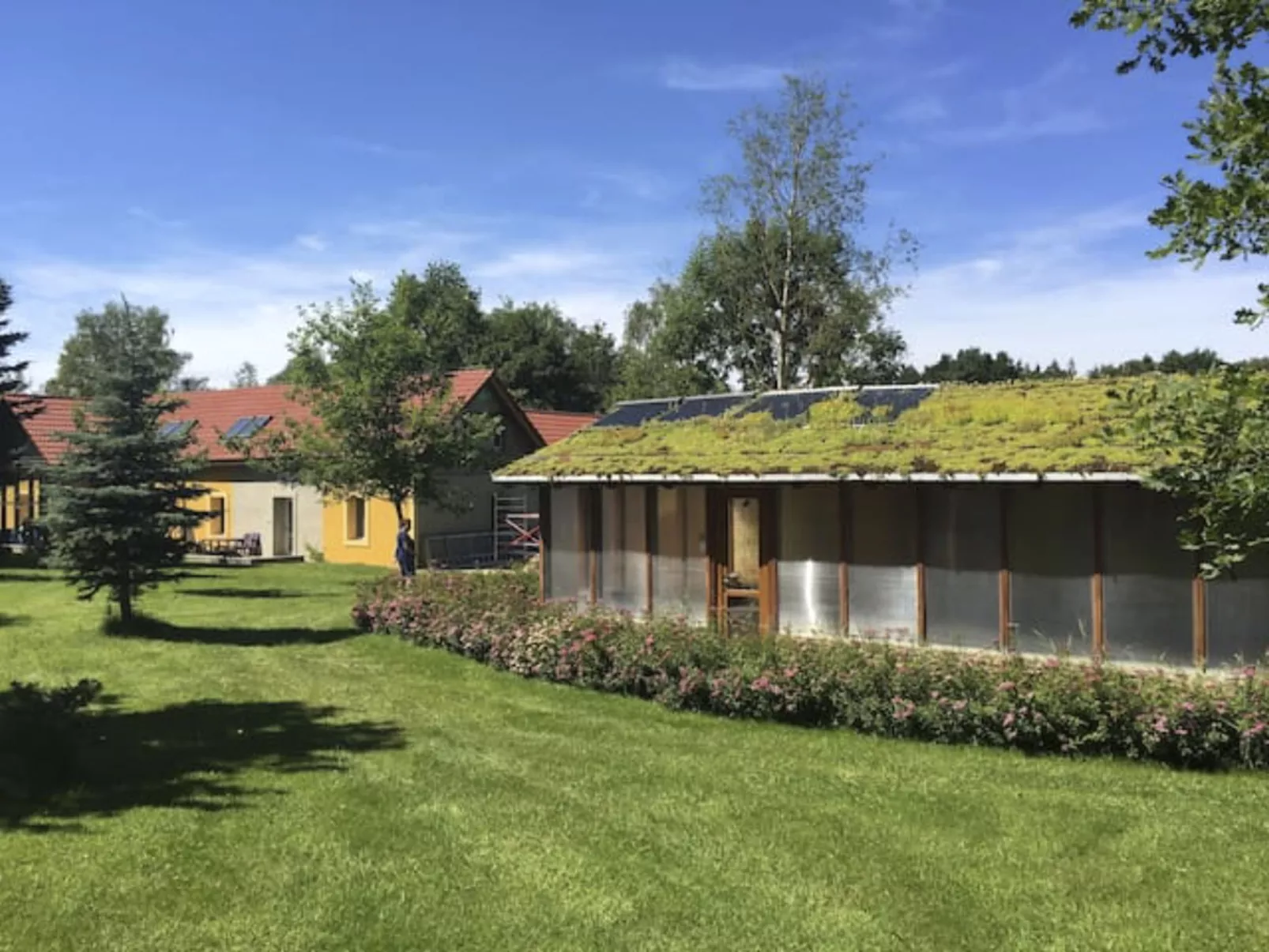 Bzí-Outside