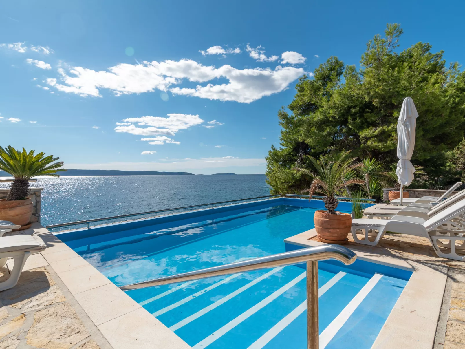 Villa Pinia-Outside