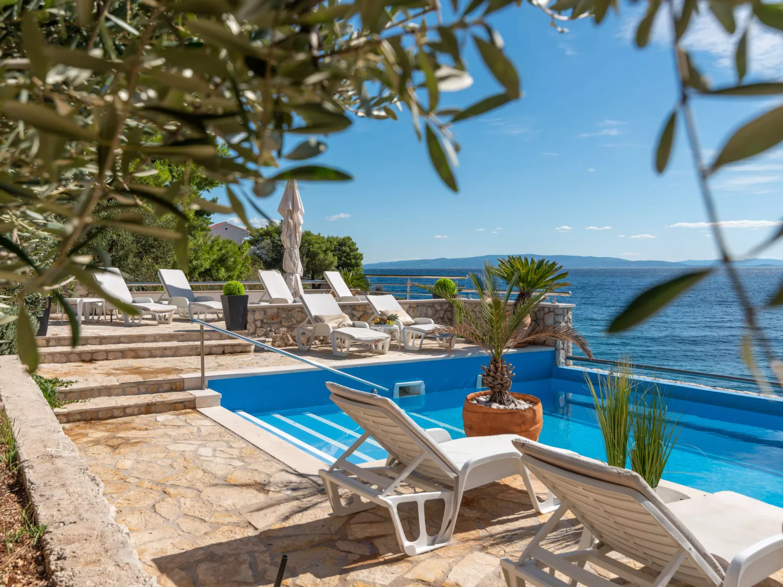 Villa Pinia-Outside