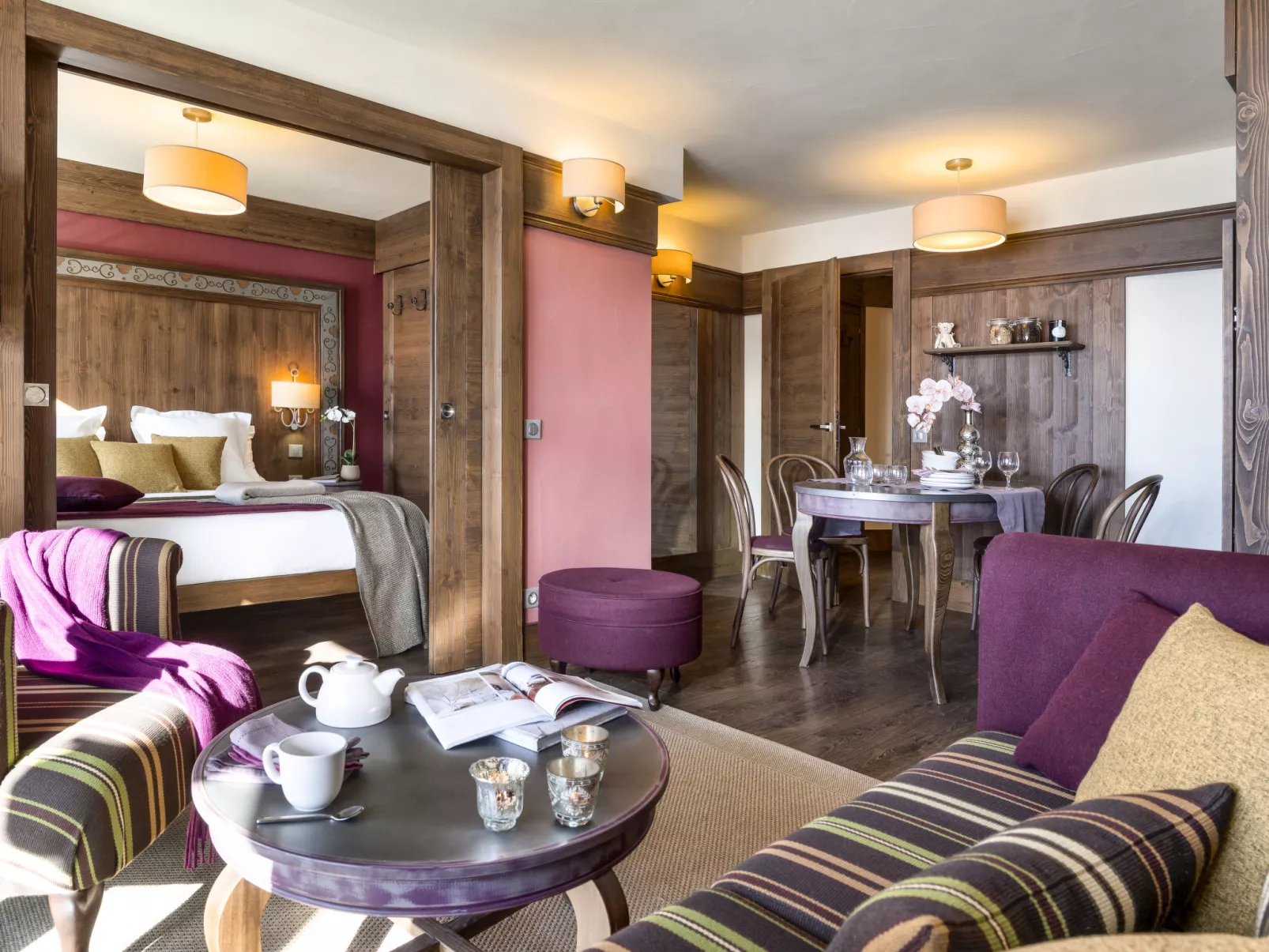 Le Hameau du Kashmir-Drinnen