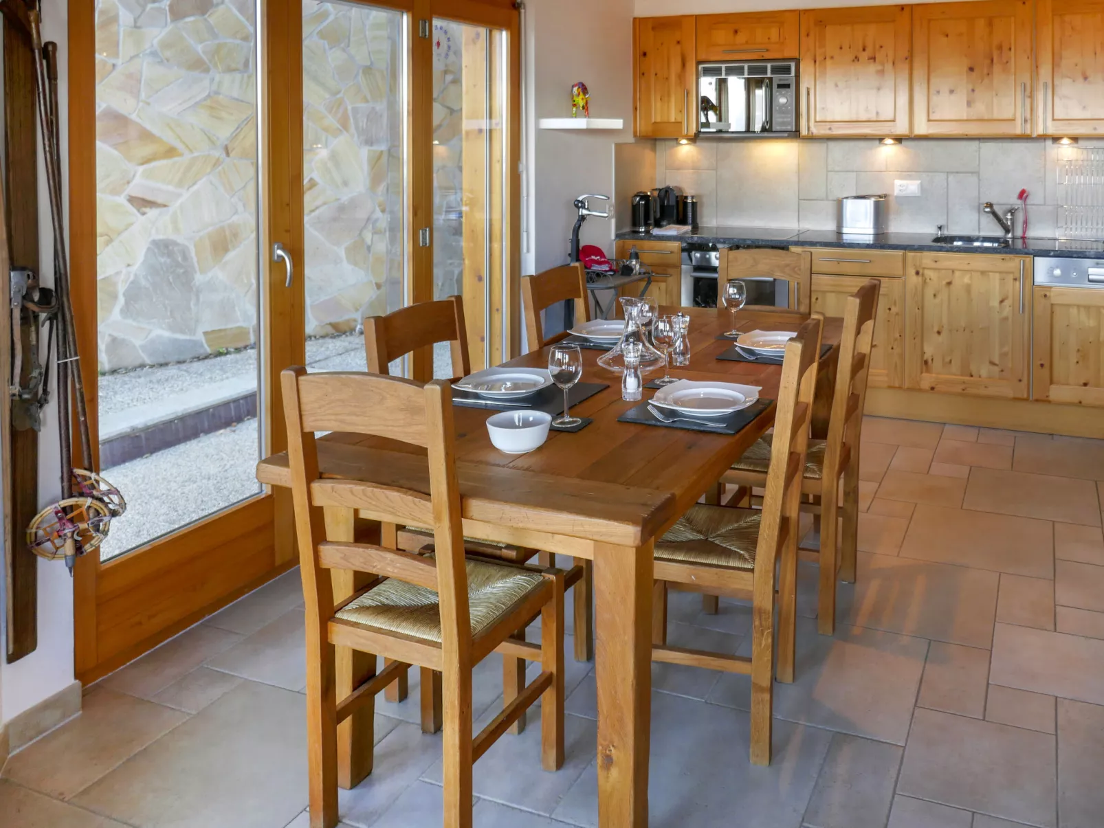 Domaine des Reines A2-Inside