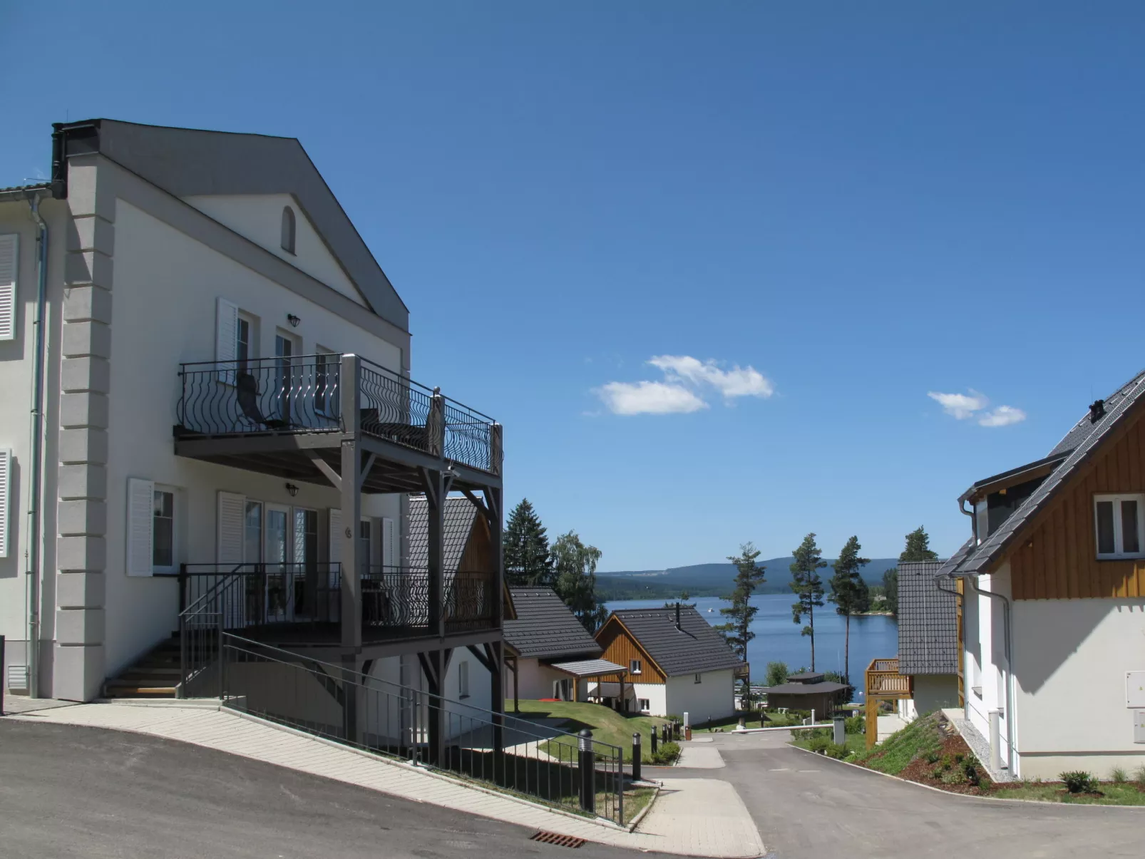 Lakeside Village 6-Outside