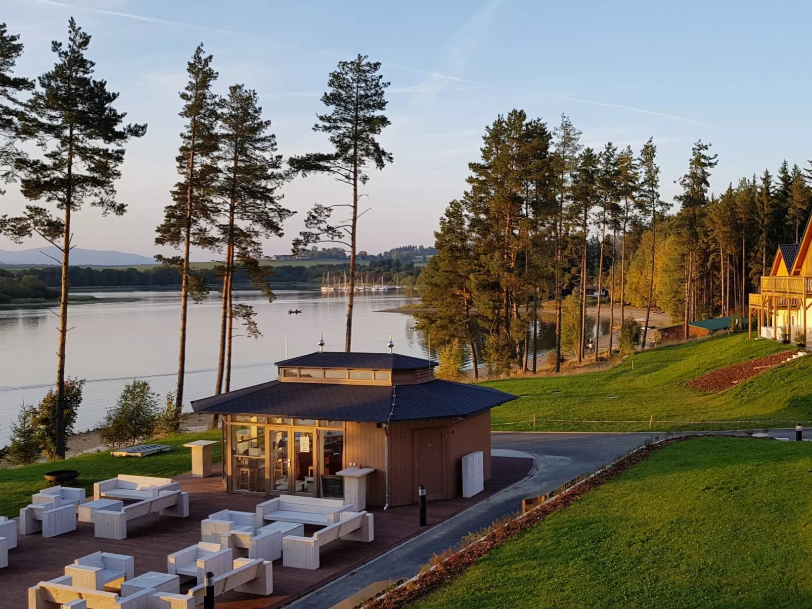 Lakeside Village 6-Inside