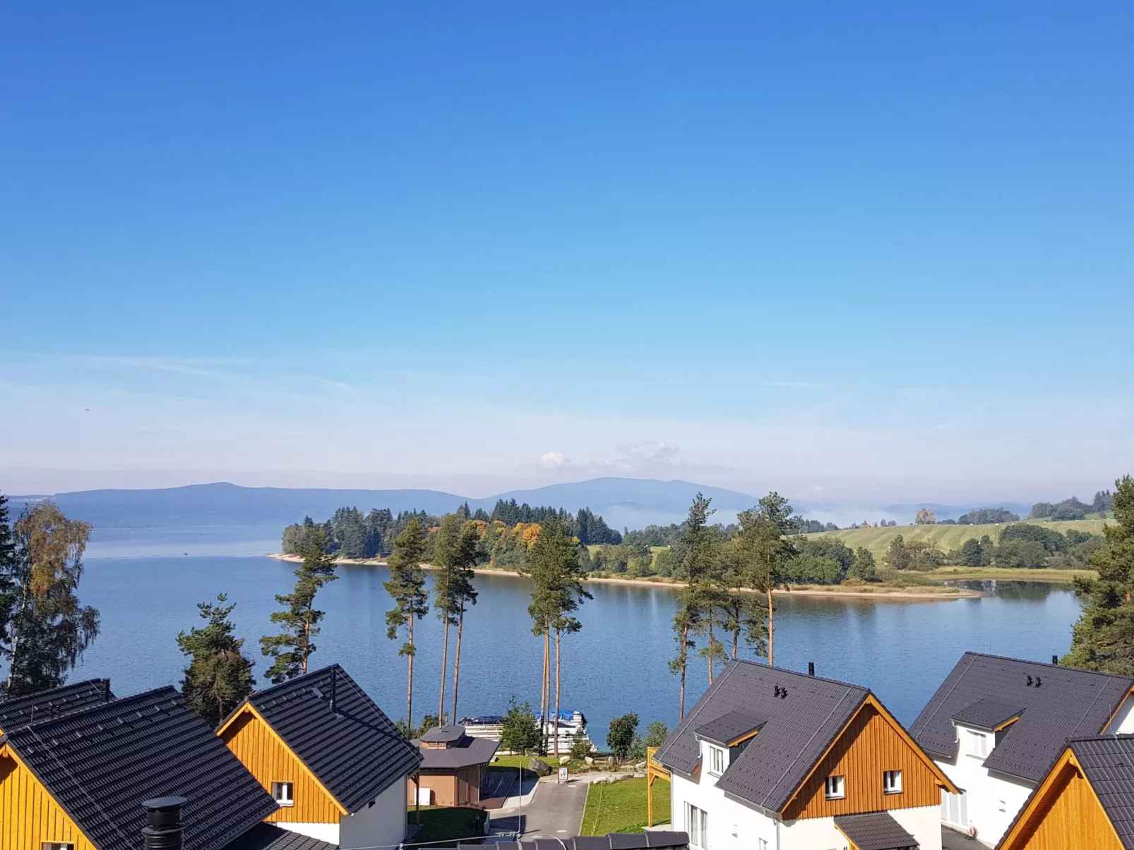 Lakeside Village 6-Outside