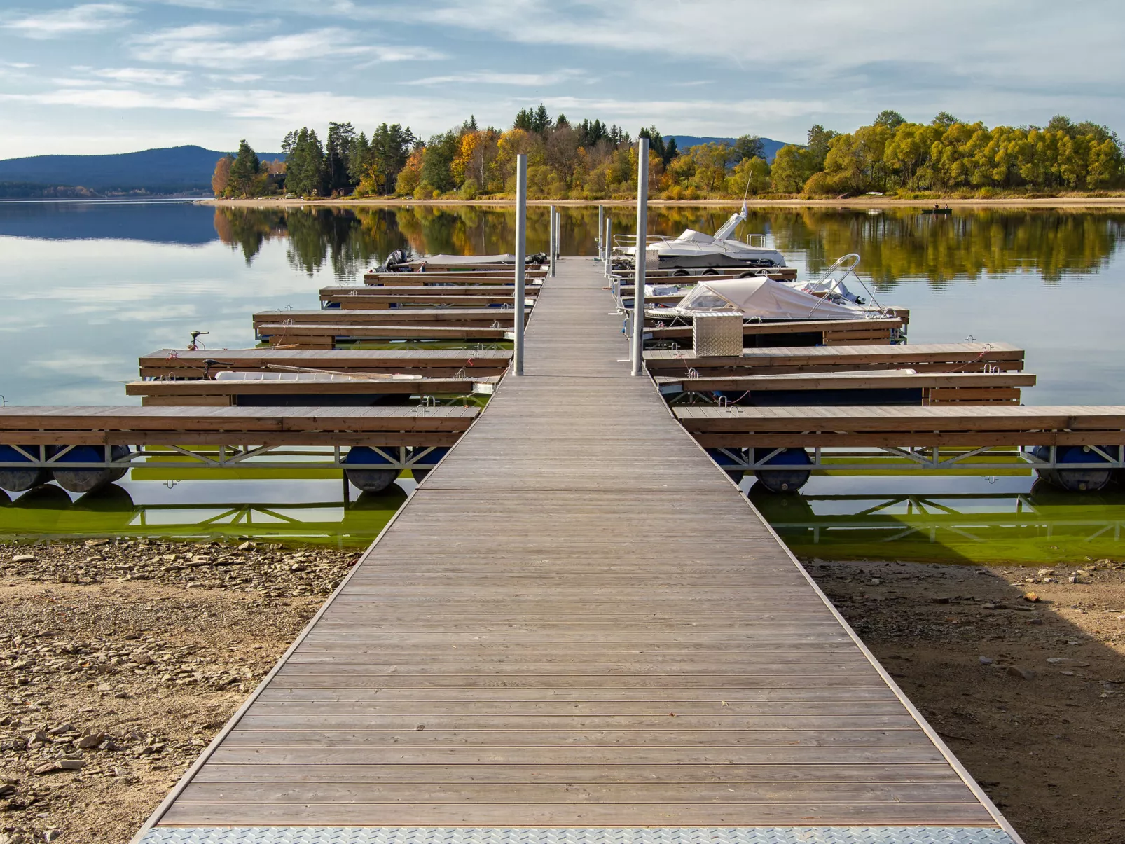 Lakeside Village 6-Outside