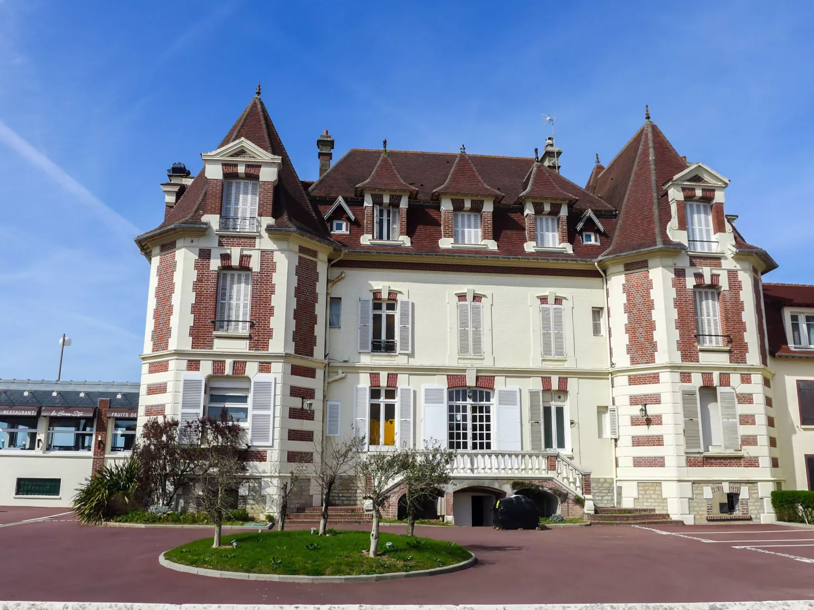 Le Caneton-Outside