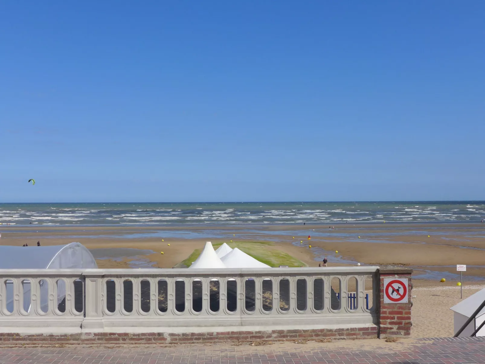 Le Caneton-Outside