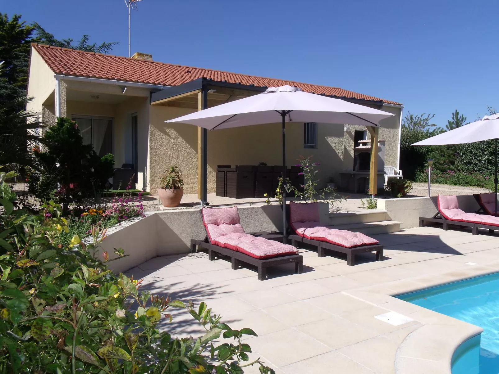Villa Les Cygnes-Outside
