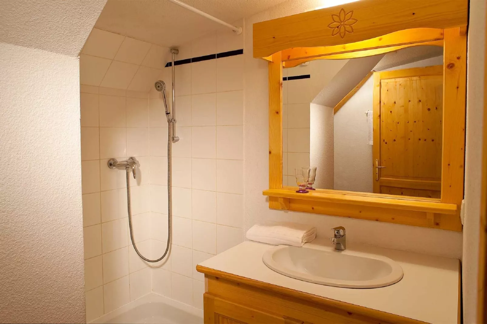 Les Fermes de Saint Sorlin 1-Bathroom