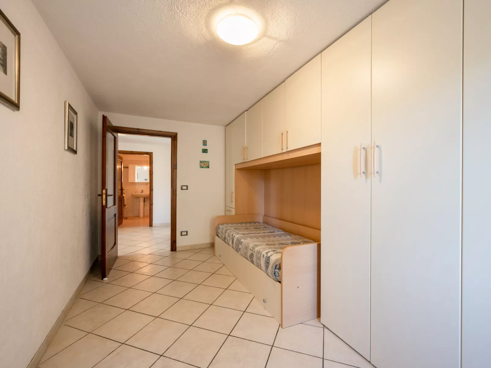 Ville sur Sarre-Inside
