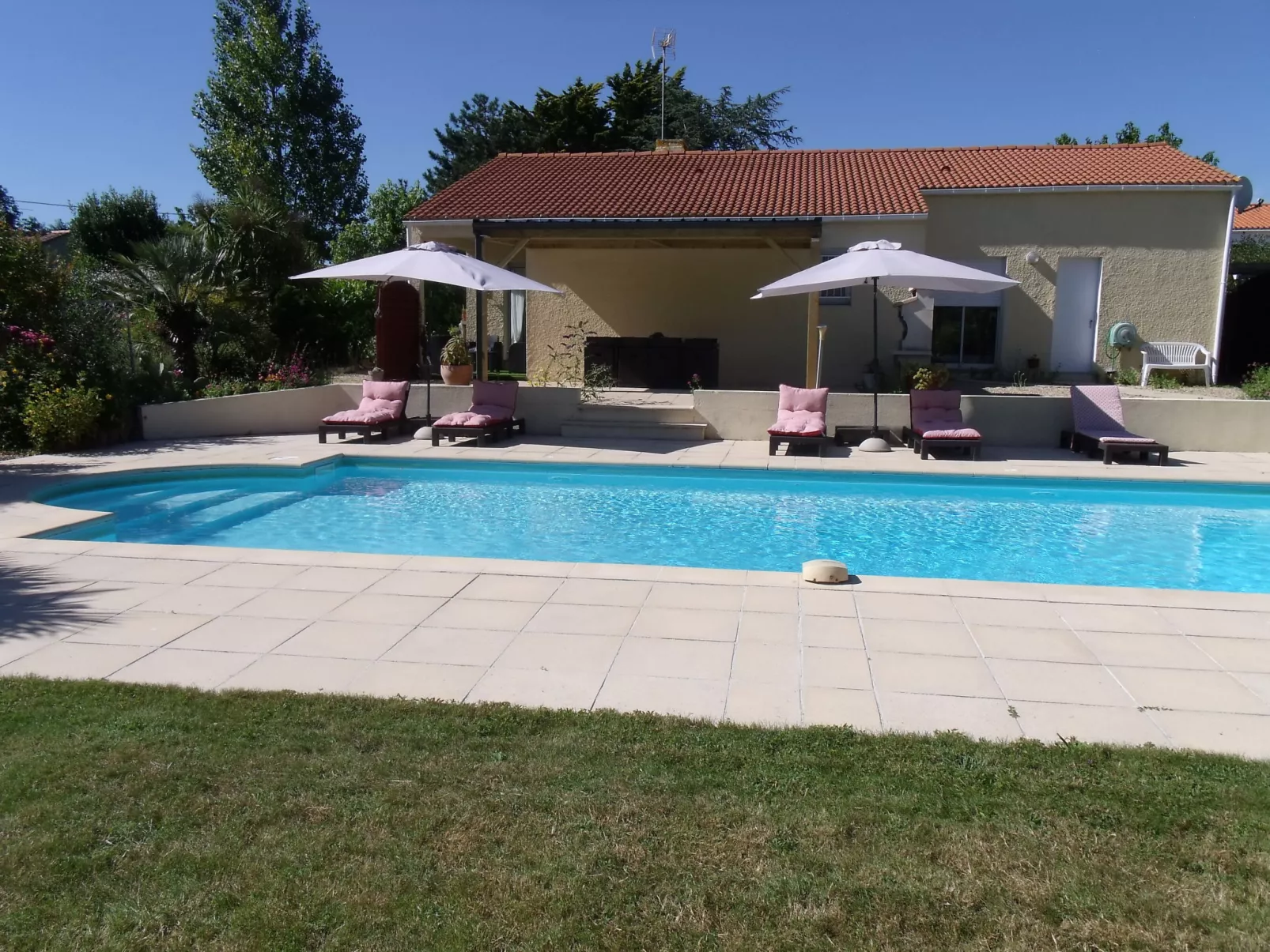 Villa Les Cygnes-Outside