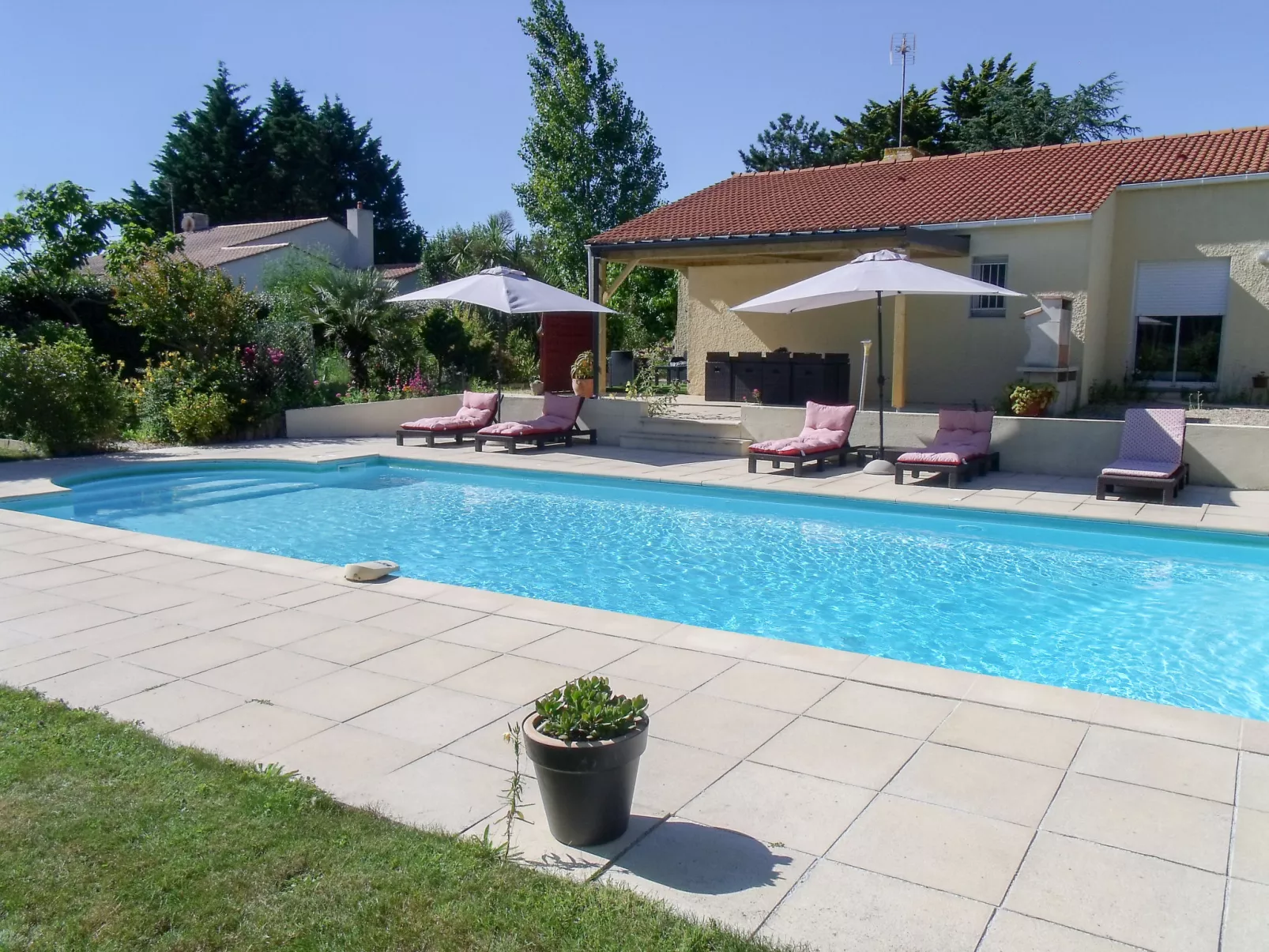 Villa Les Cygnes-Outside