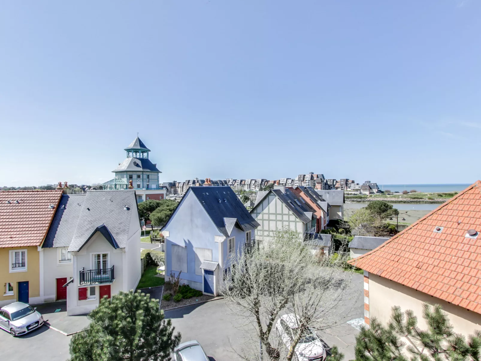 Port Guillaume-Outside