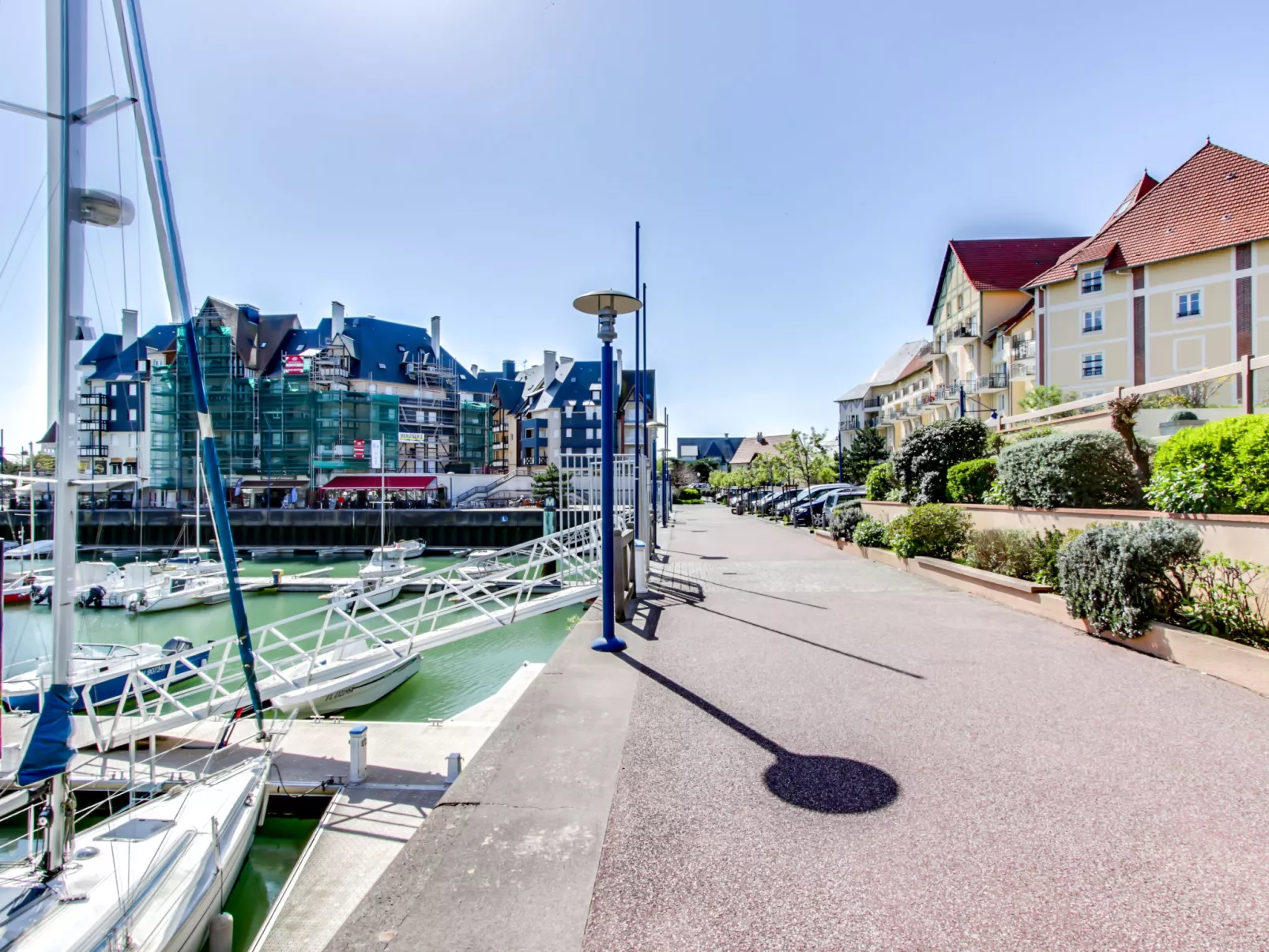 Port Guillaume-Outside