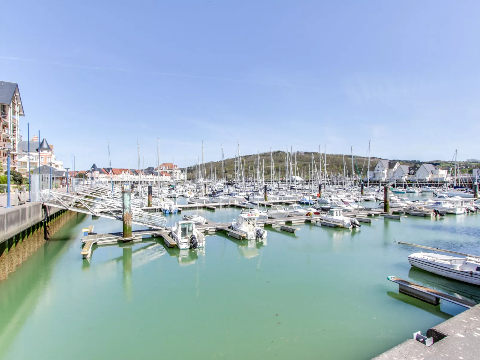 Port Guillaume-Outside