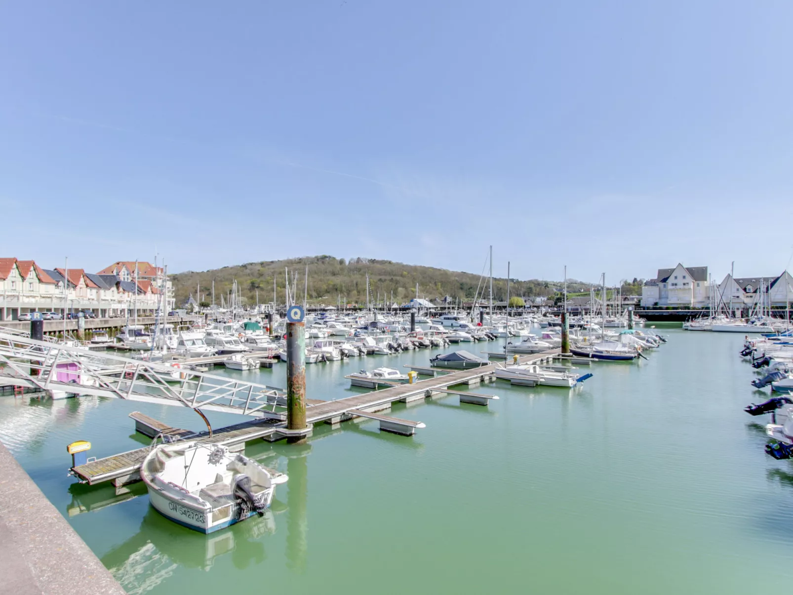 Port Guillaume-Outside