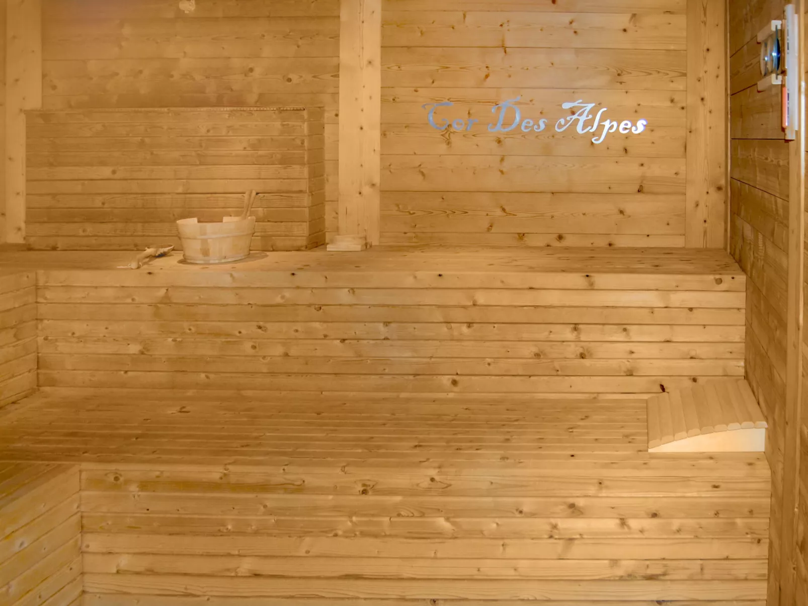 Cor des Alpes 16-Outside