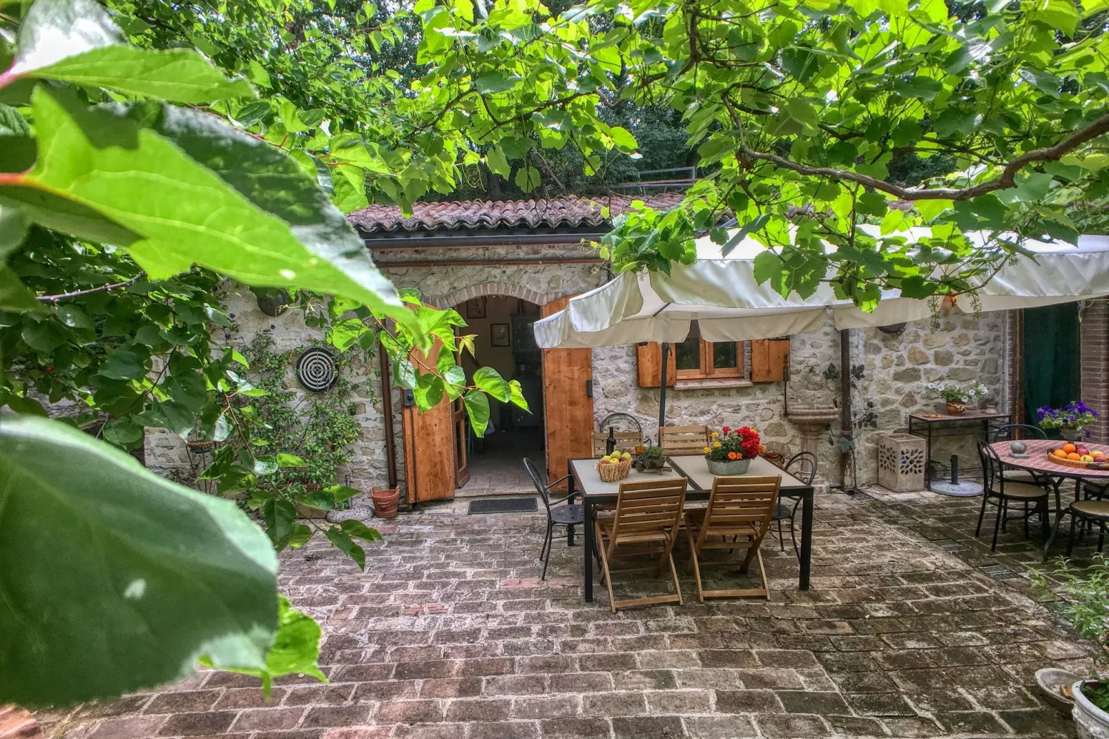 Villa Giuli-Exterior summer