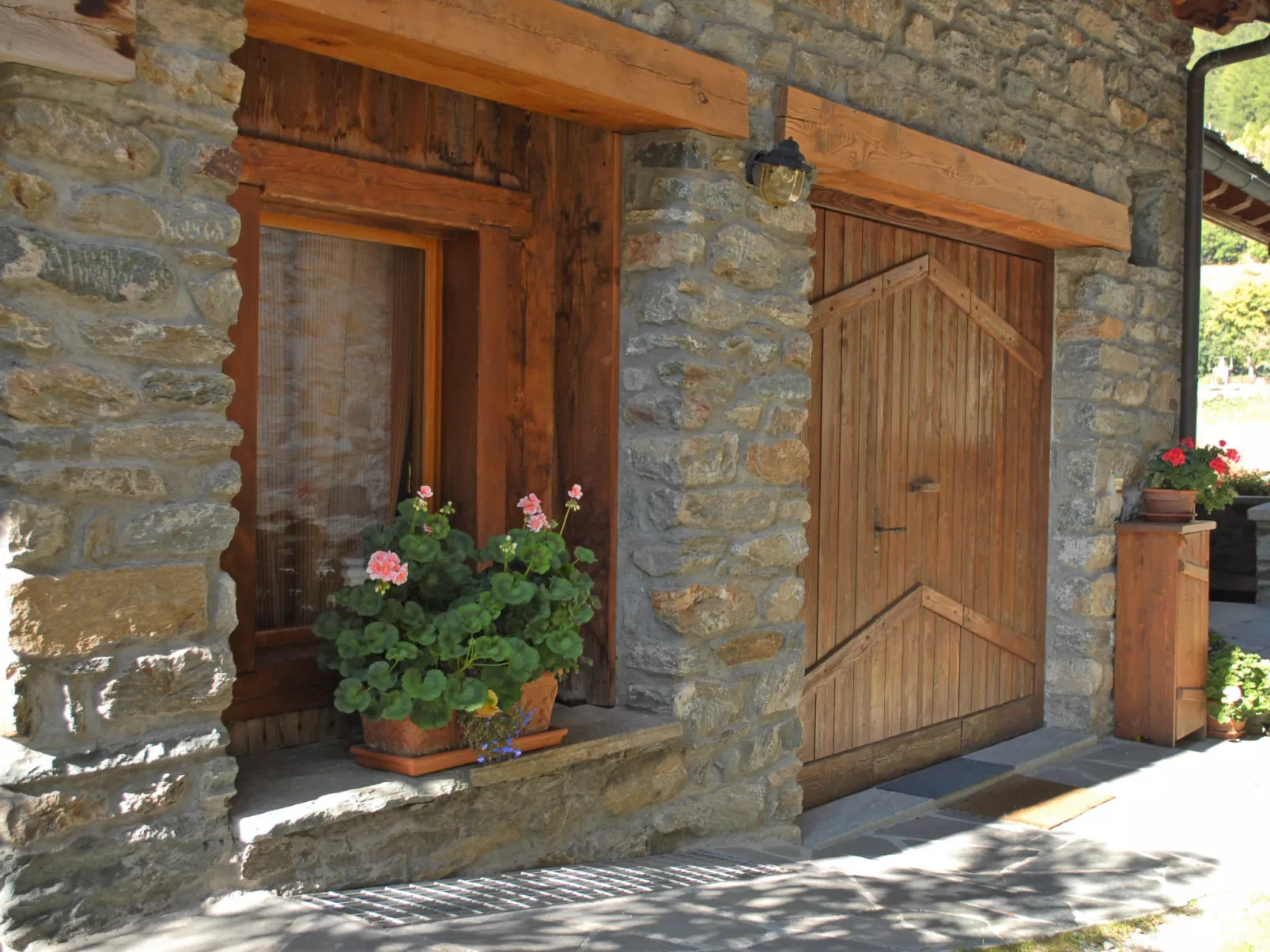 Chez Les Roset-Outside