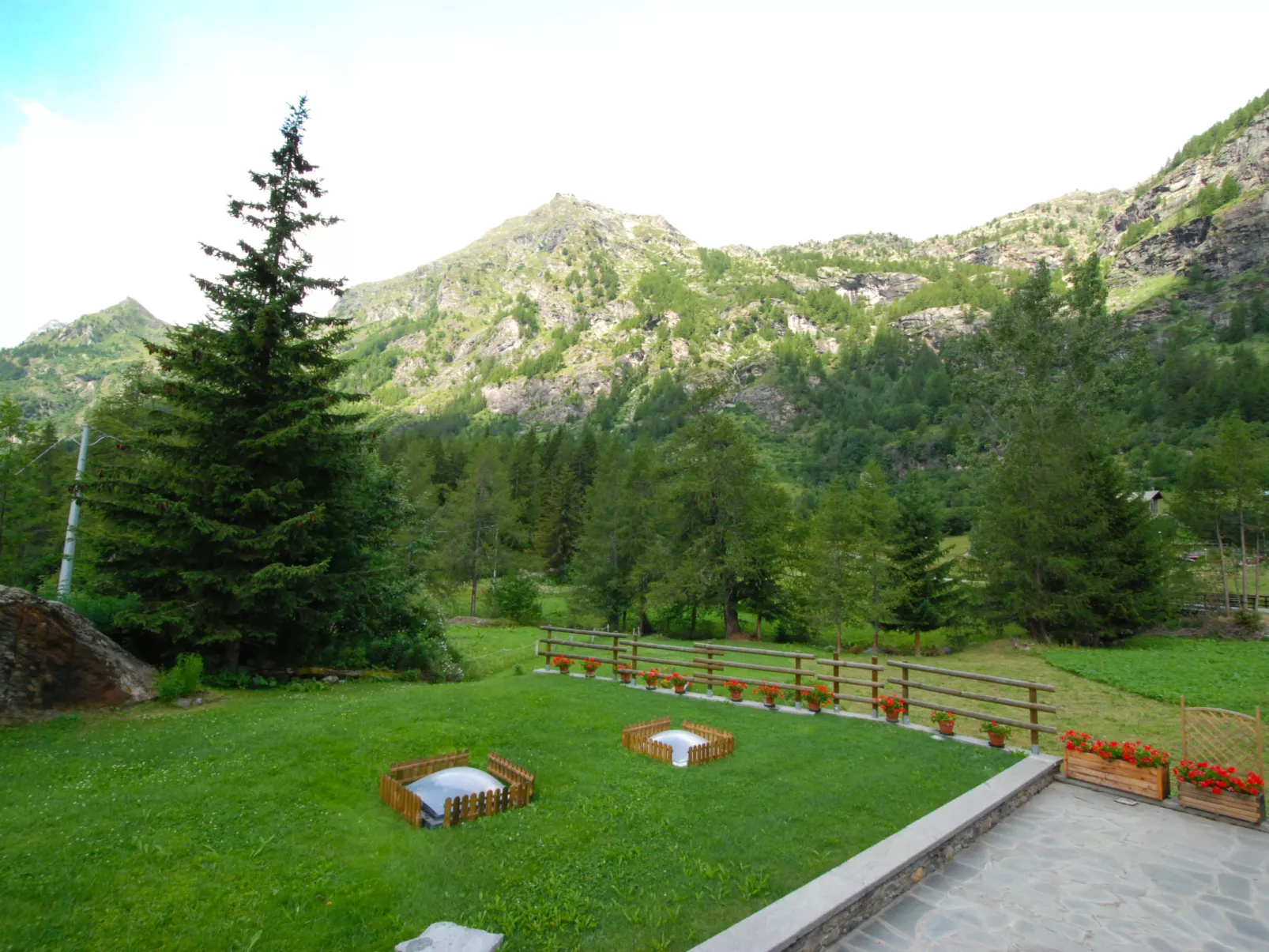 Chez Les Roset-Outside