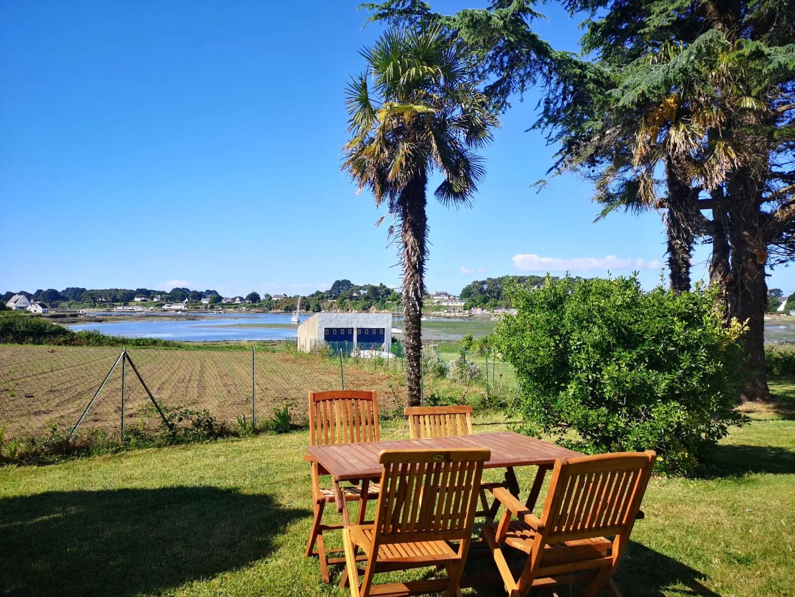 Le Moulin-Outside