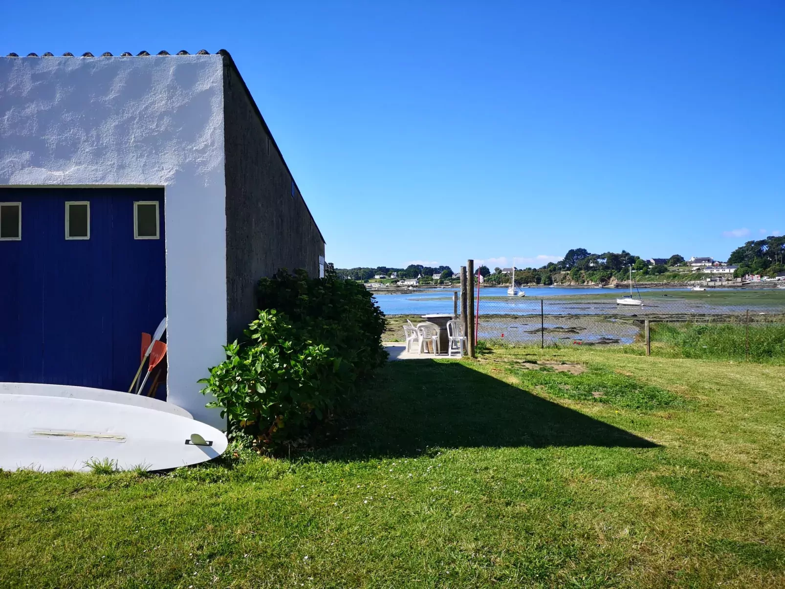 Le Moulin-Outside