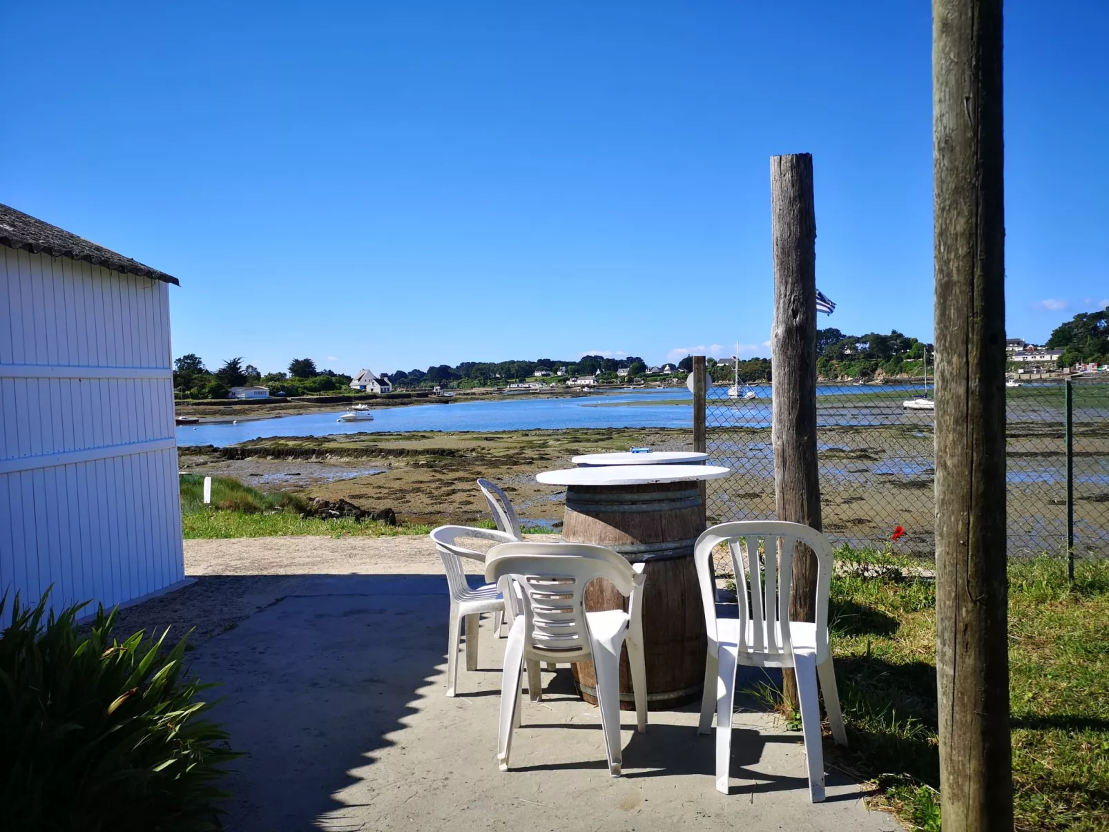 Le Moulin-Outside