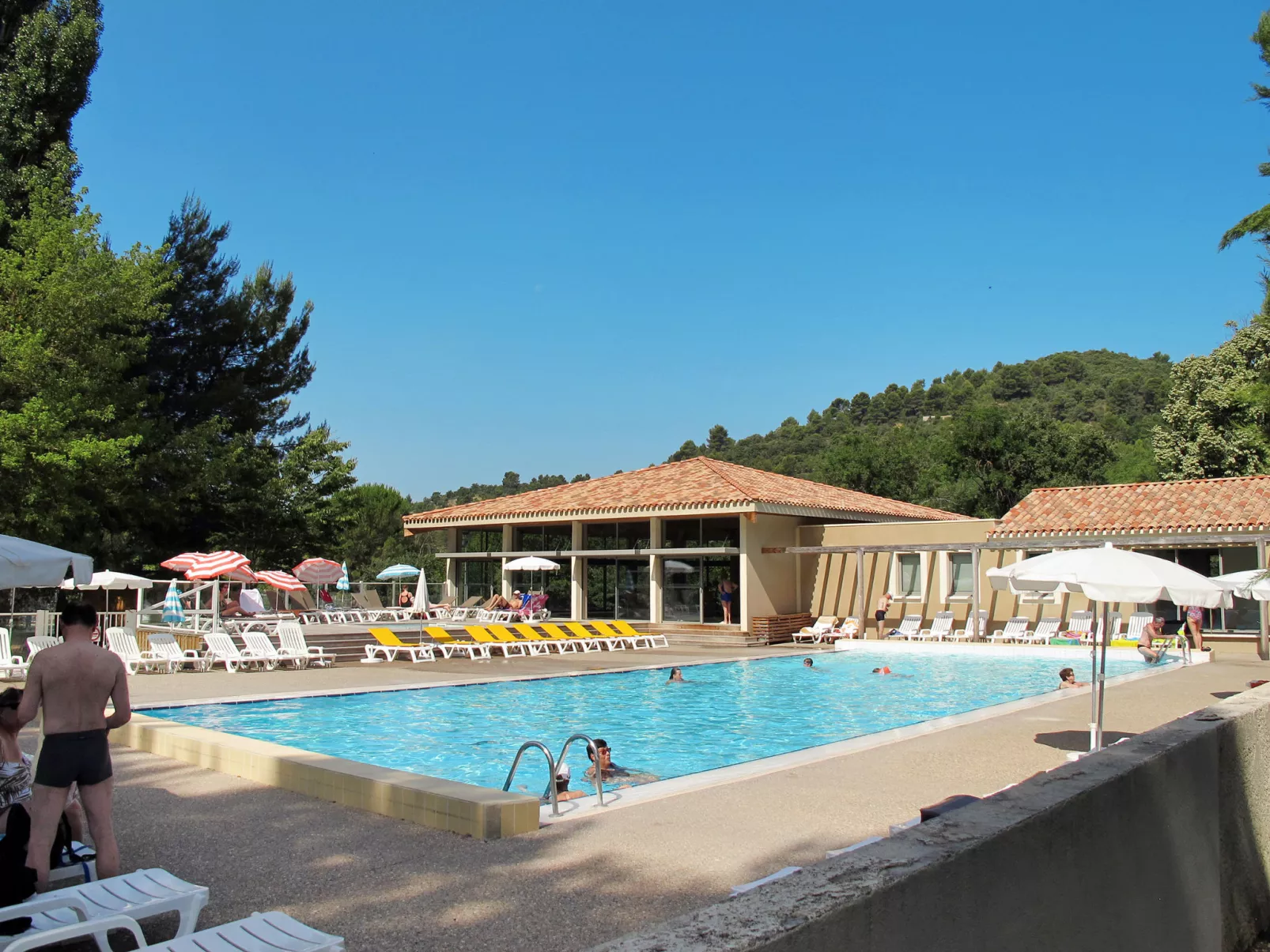 Domaine de Château Laval-Outside