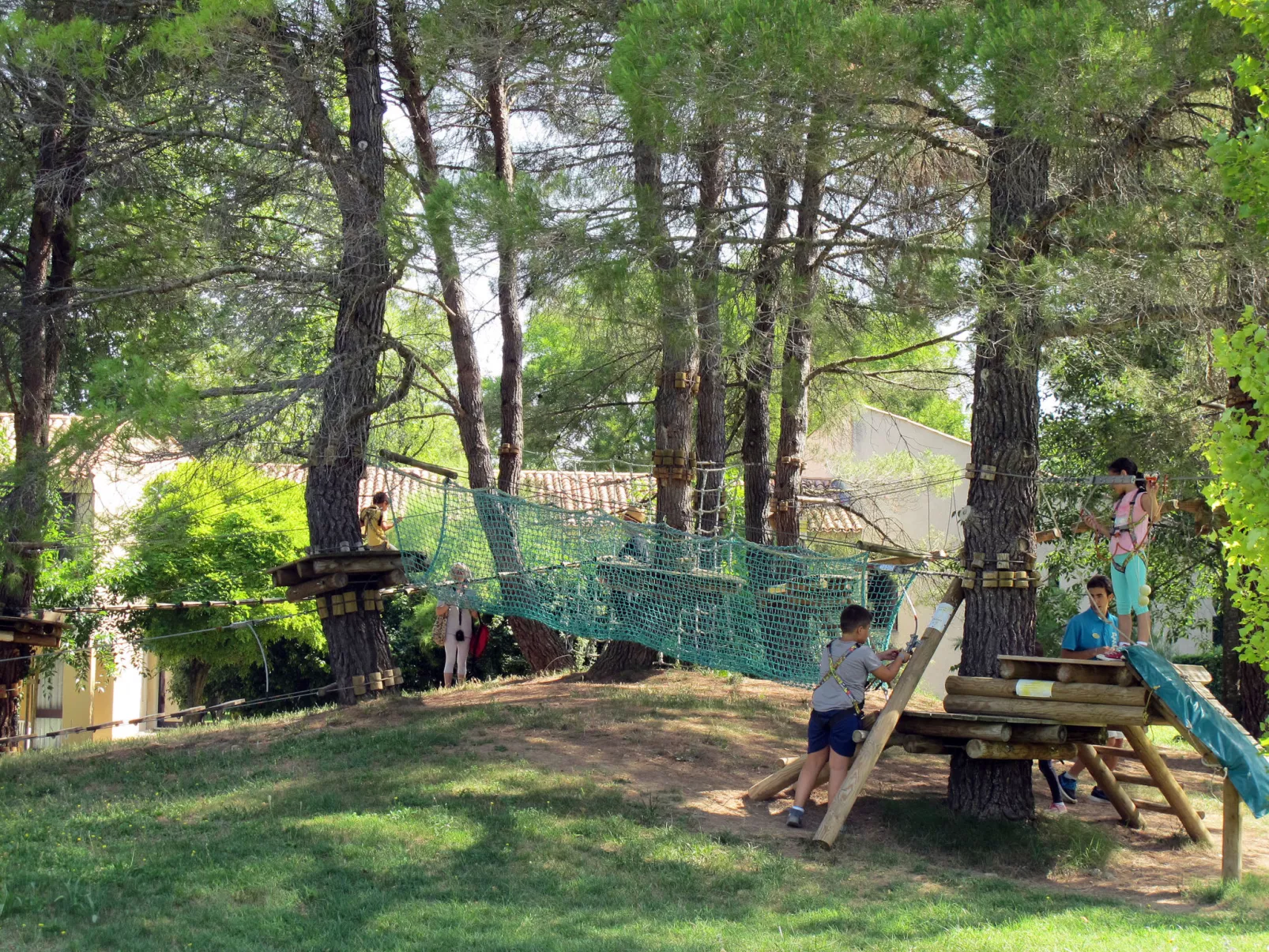 Domaine de Château Laval-Outside