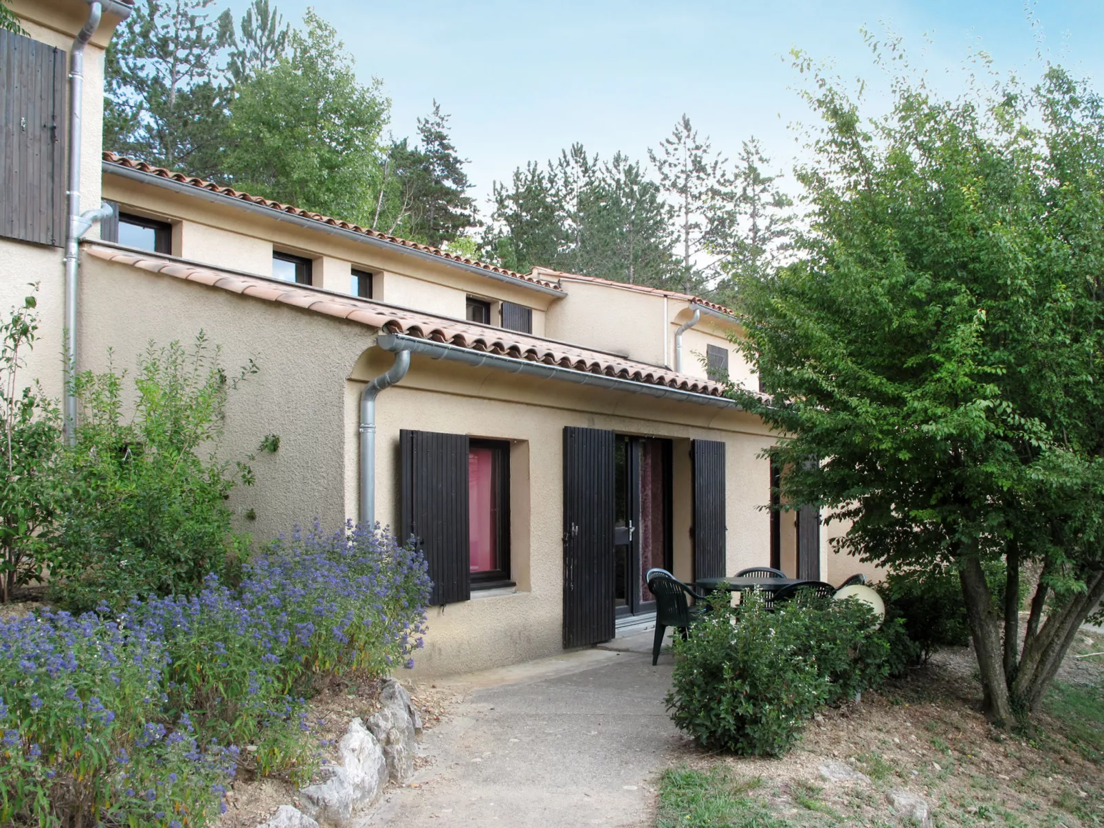 Domaine de Château Laval-Outside