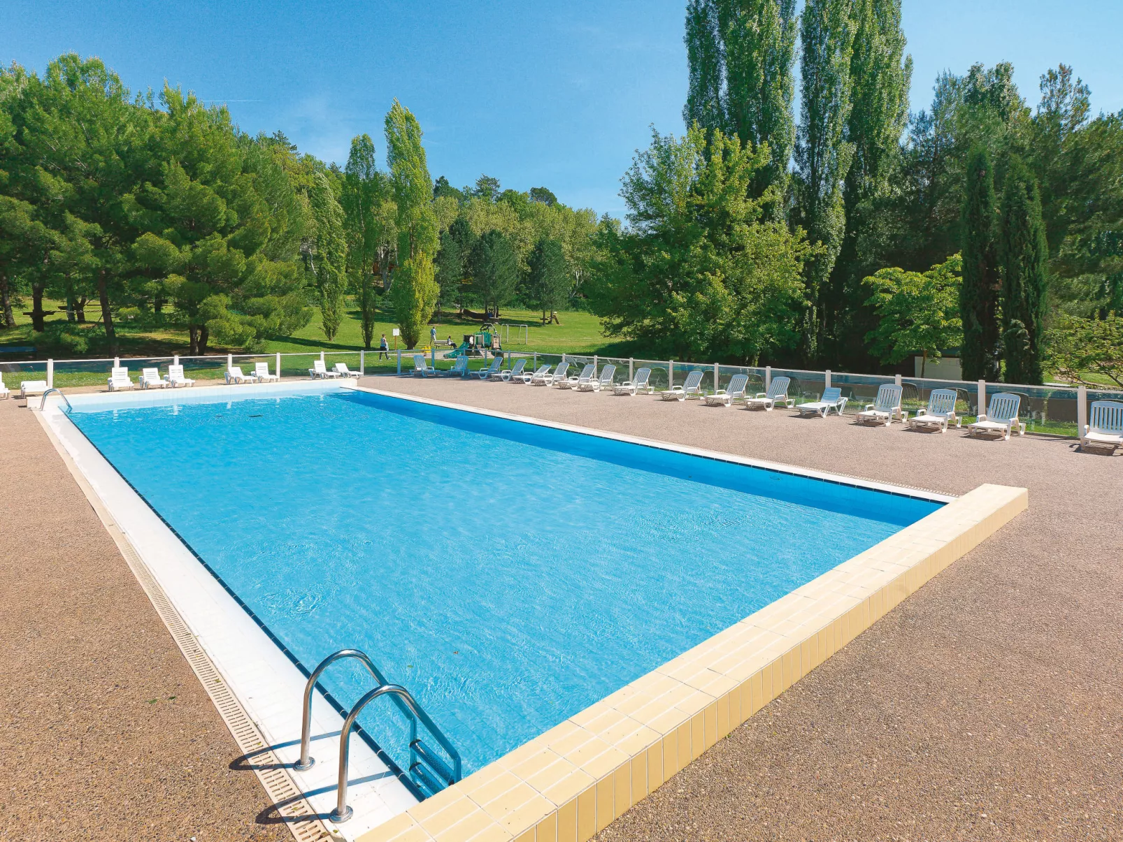 Domaine de Château Laval-Outside