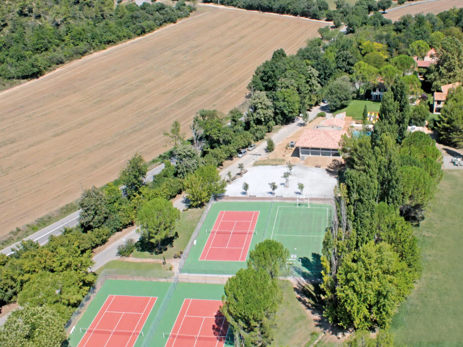 Domaine de Château Laval-Outside
