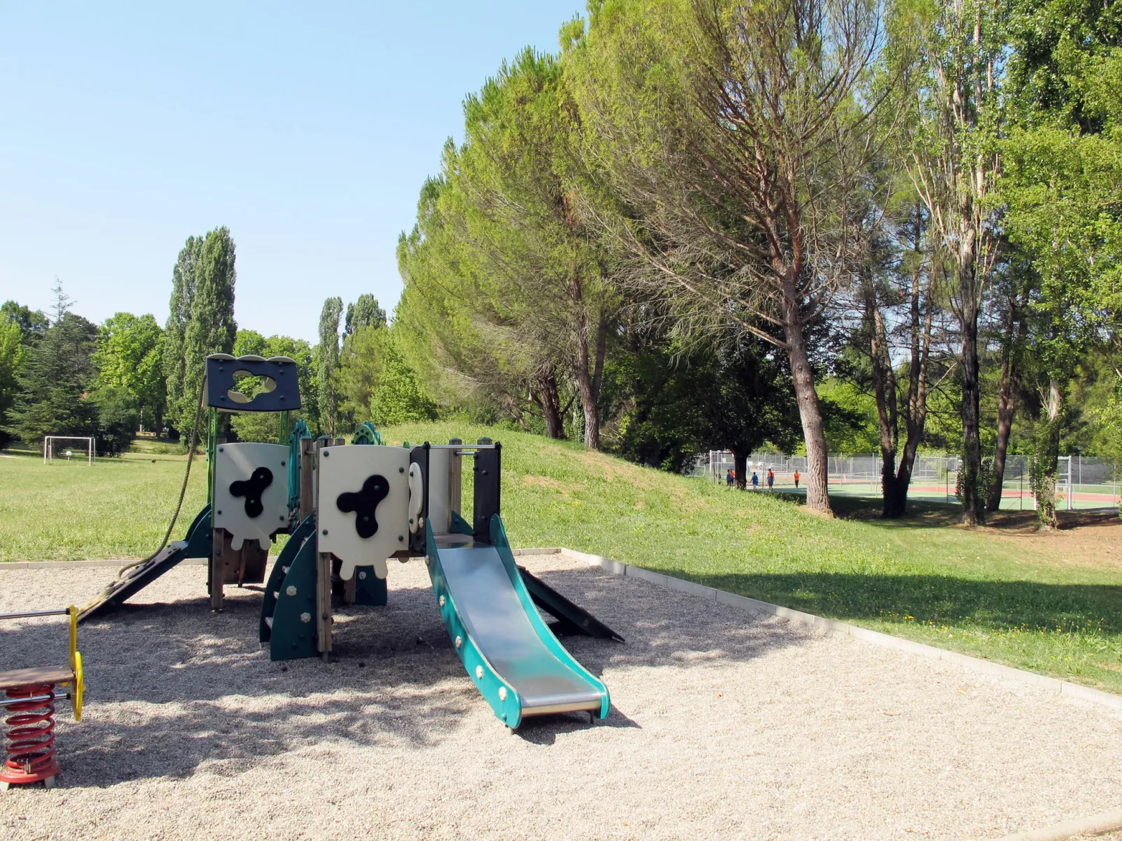 Domaine de Château Laval-Outside