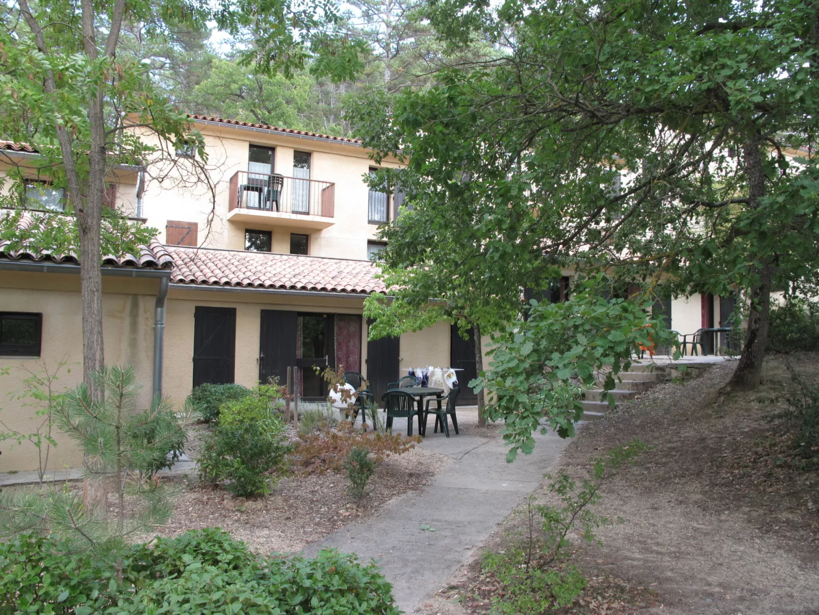 Domaine de Château Laval-Outside