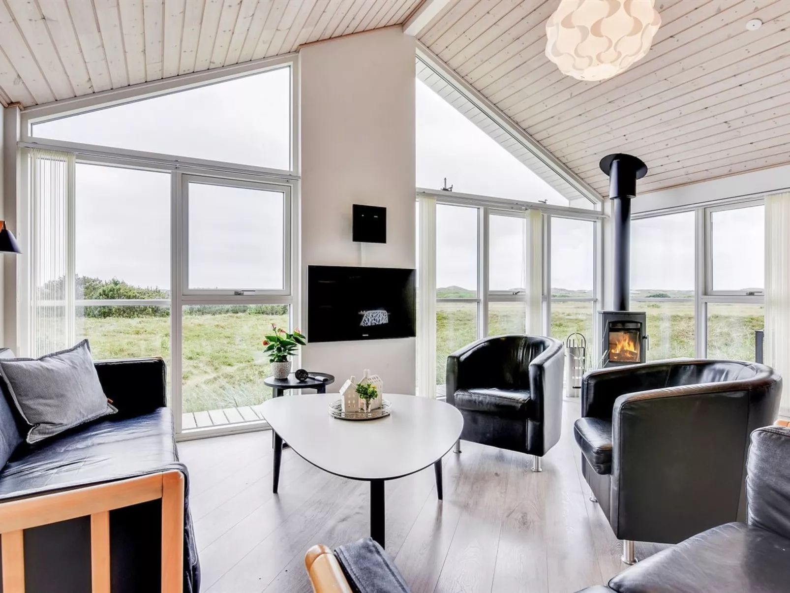 "Luzia" - 1.2km from the sea-Inside