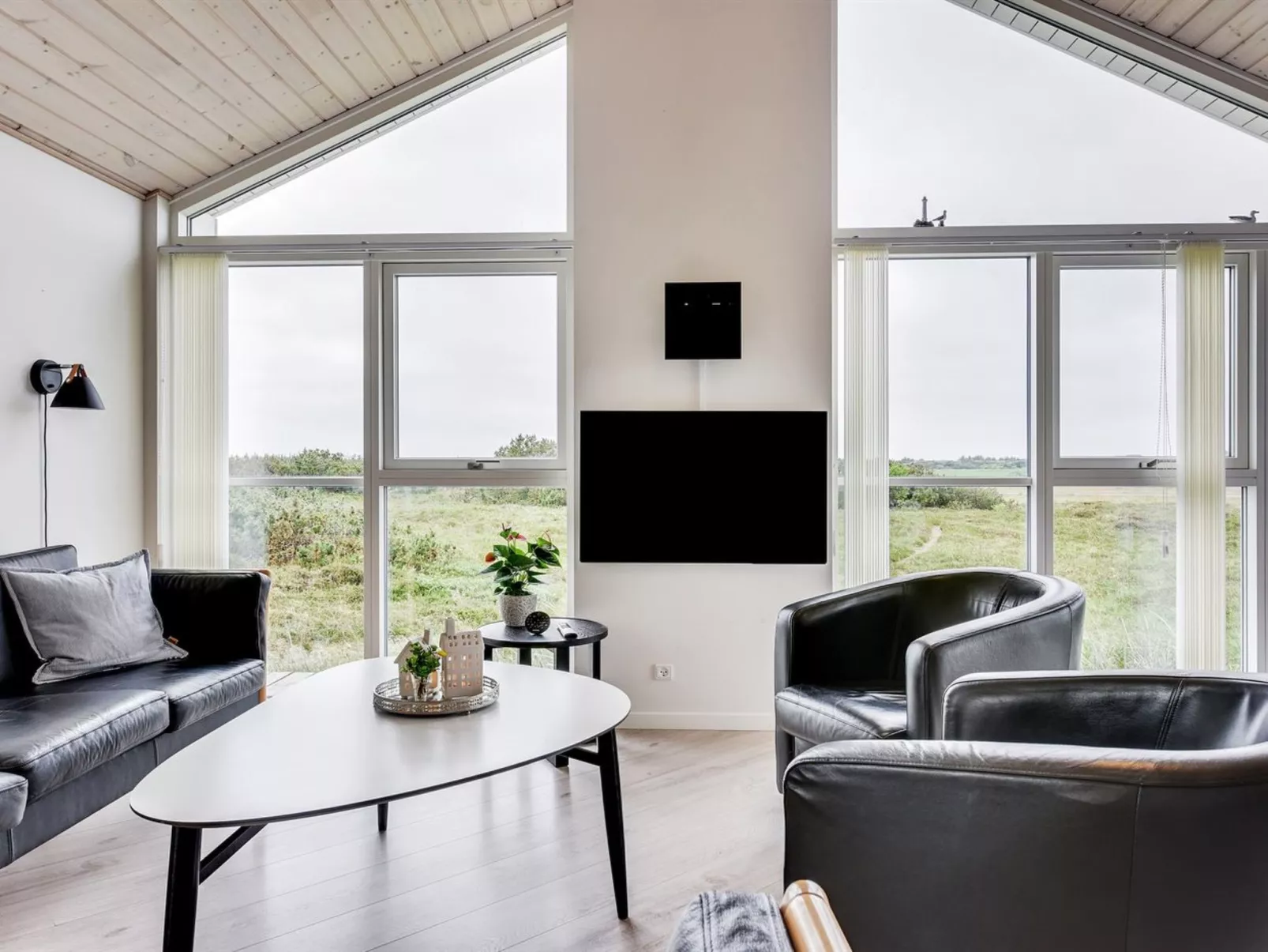 "Luzia" - 1.2km from the sea-Inside