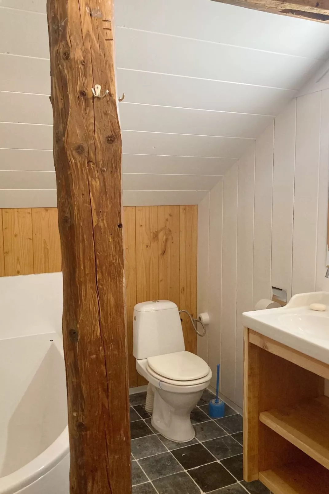 Hillside Lodge & Garden-Inside