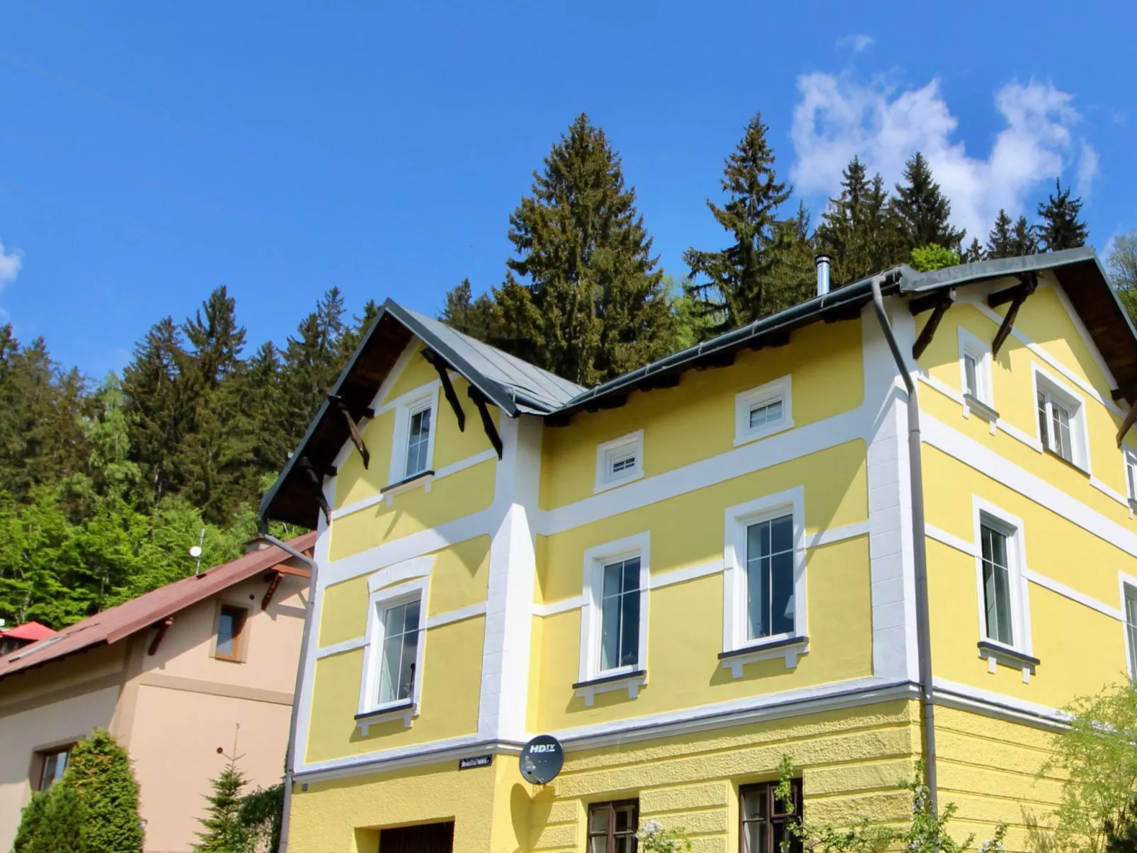 Hillside Lodge & Garden-Outside