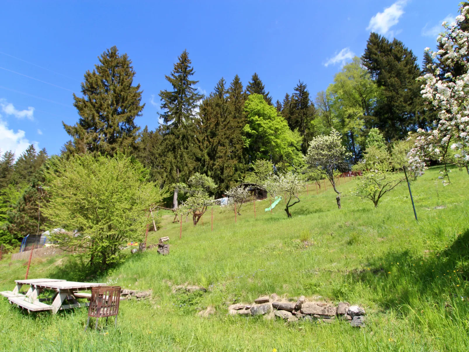 Hillside Lodge & Garden-Outside