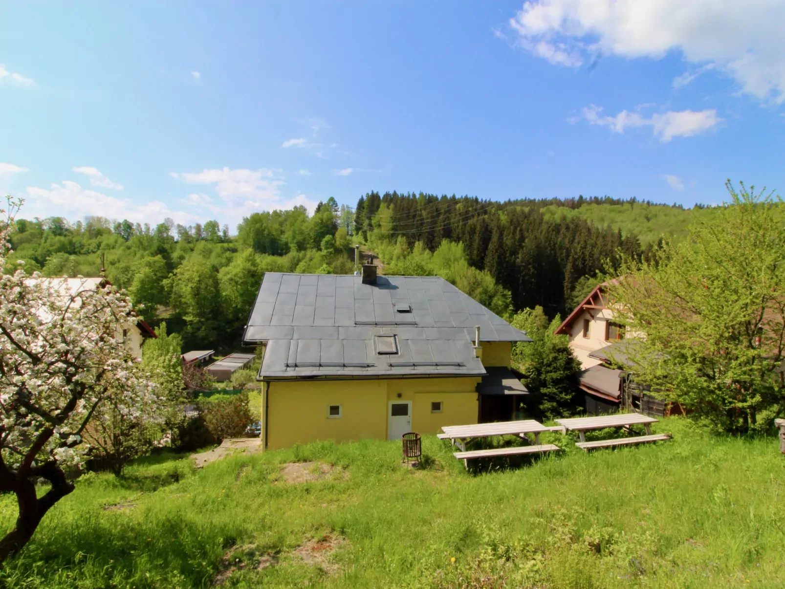 Hillside Lodge & Garden-Outside