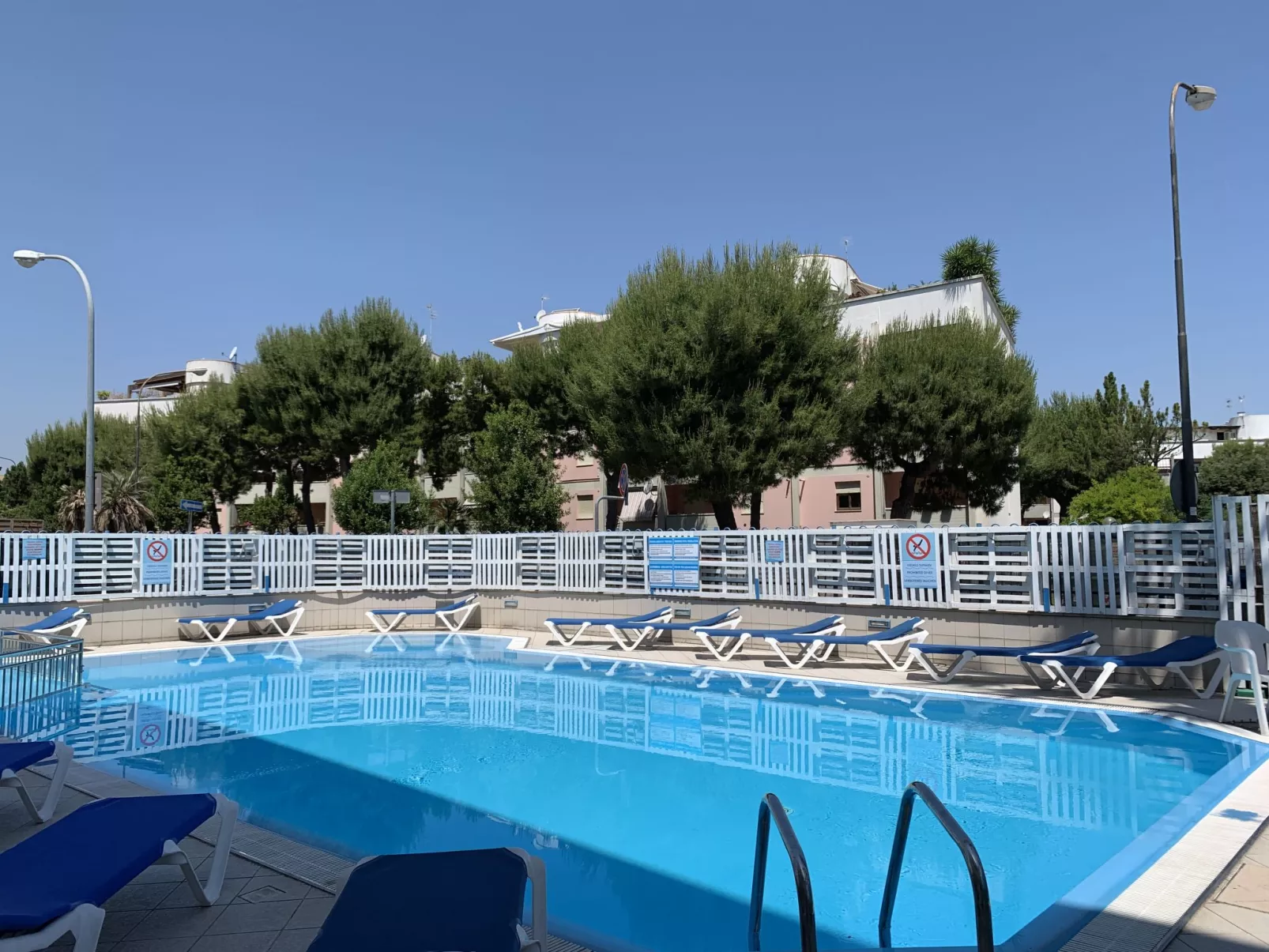 Azzurra-Dehors