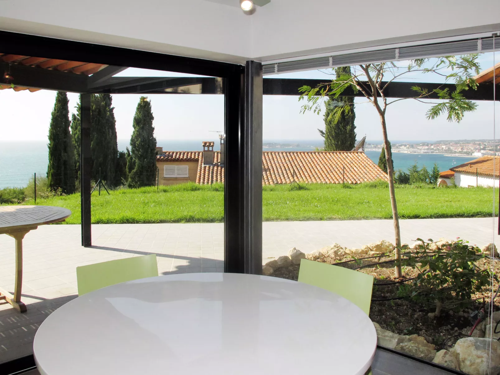 Baie de Bandol-Inside