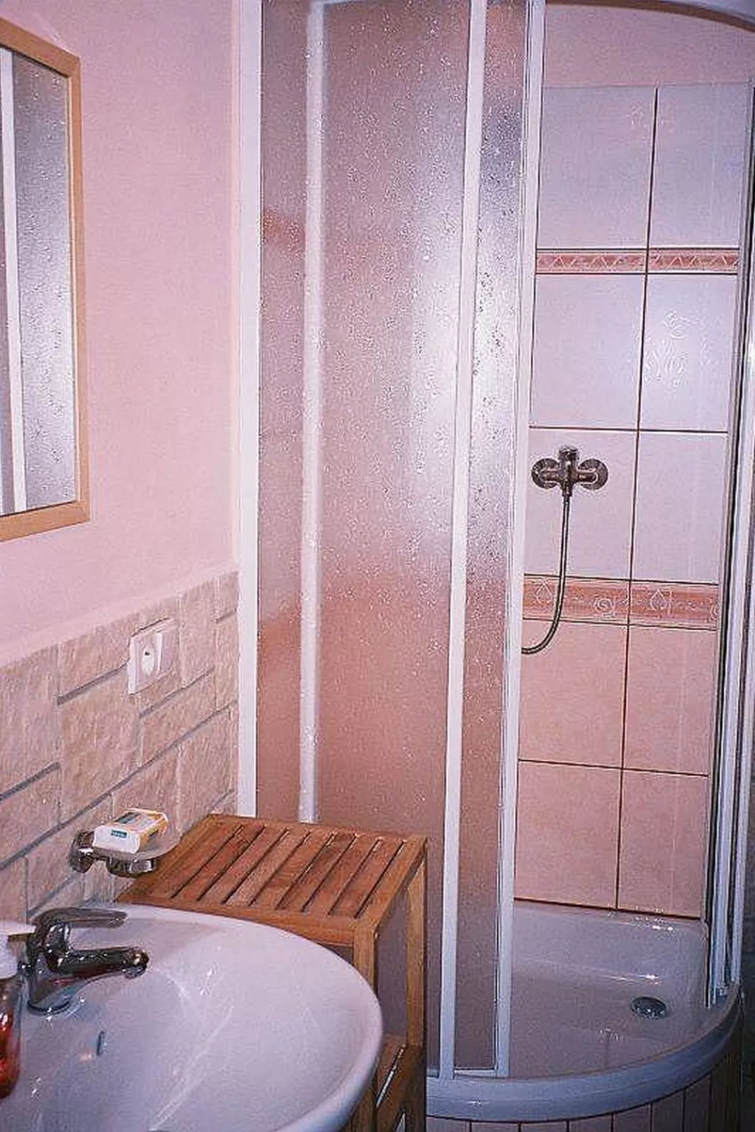 Chlívce u Hronova-Inside