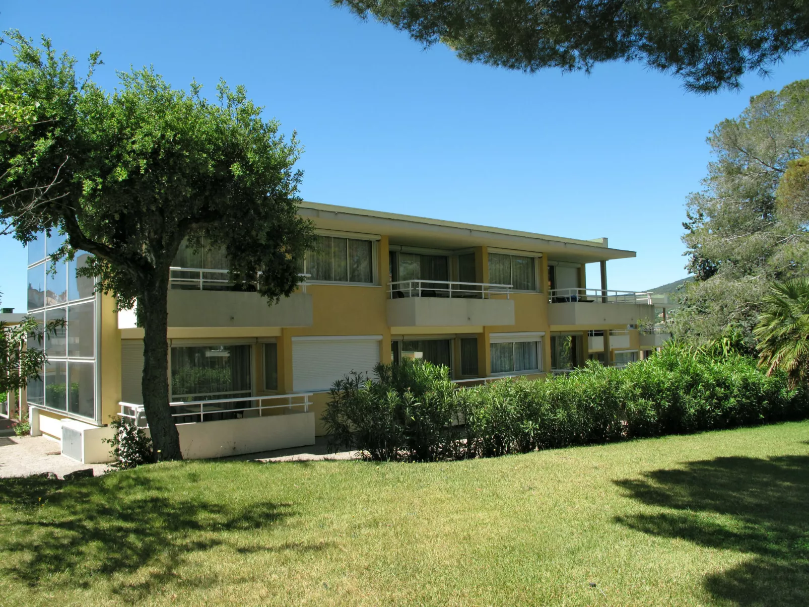 Grimaud-Outside
