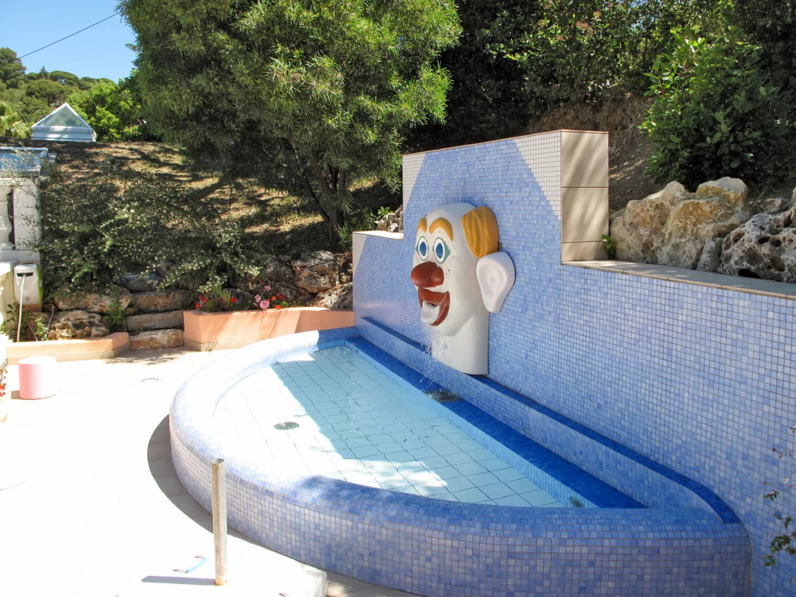 Grimaud-Outside