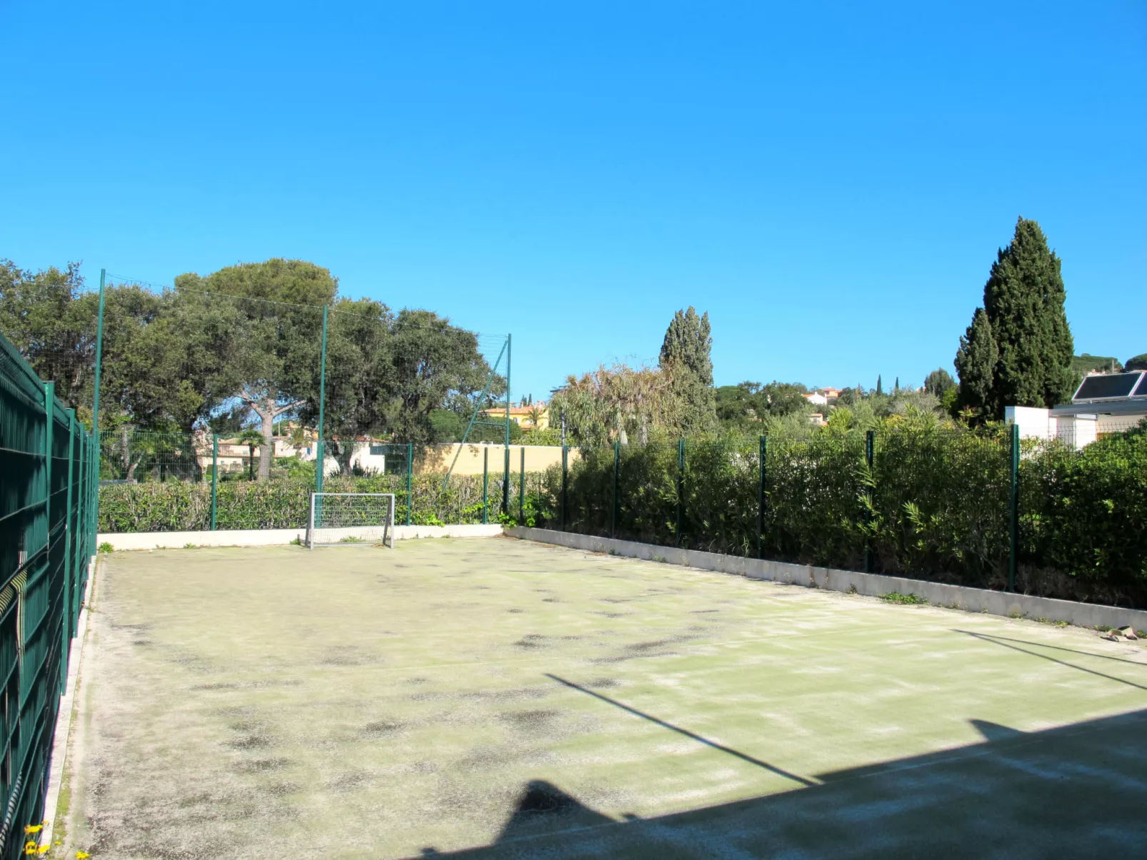 Grimaud-Outside